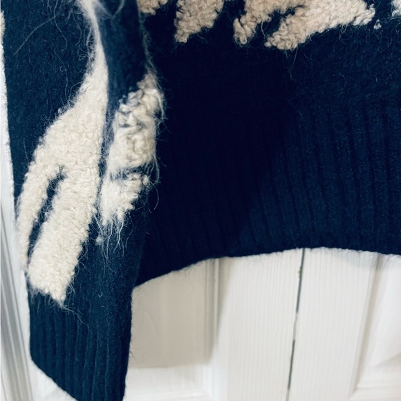 Cynthia Rowley XS Floral Patterned Pullover Sweater, Long Sleeved Blue and Cream - Picture 6 of 8